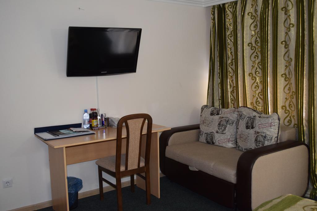 Bayterek Hotel Astana Oda fotoğraf