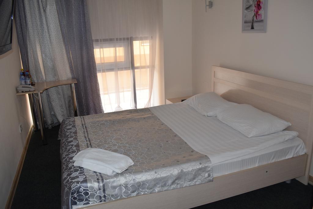 Bayterek Hotel Astana Oda fotoğraf